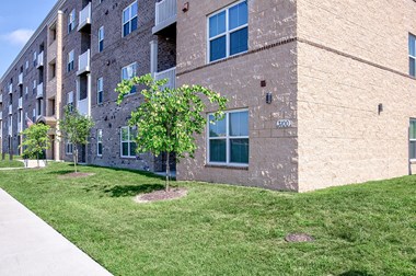 3100 Warwick Blvd 2-3 Beds Apartment for Rent Photo Gallery 1